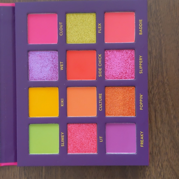 Brand New Makeup Palette - Picture 3 of 3